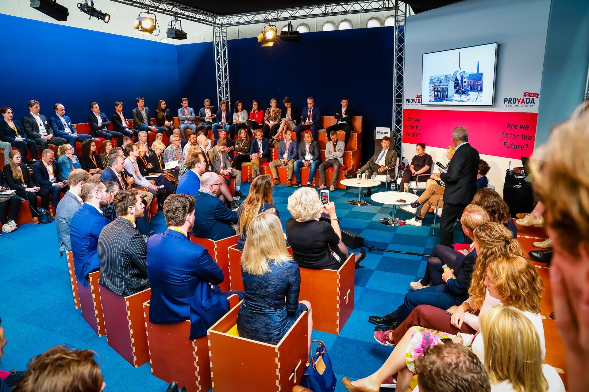 Houten Tribune foto 2